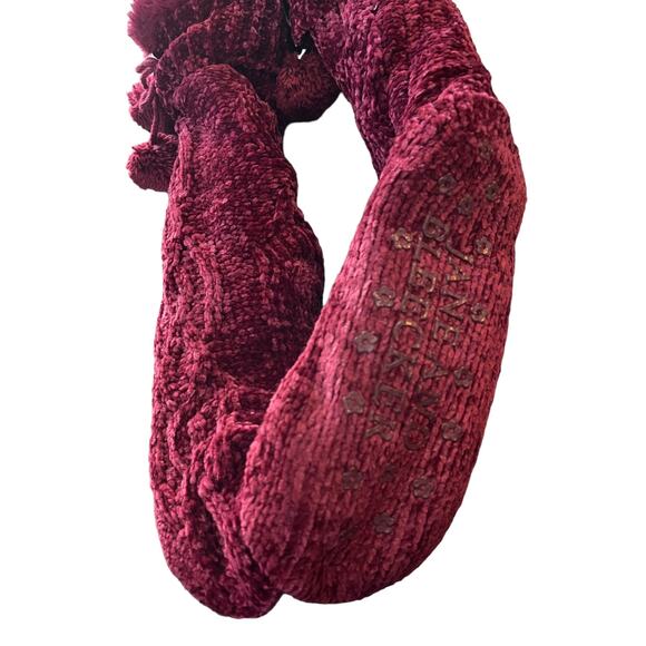 Jane And Bleecker Maroon Red Plush Soft Slipper Socks NWOT - Picture 3 of 4